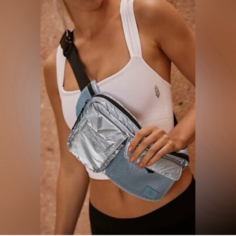Free People FP Movement Belt Bag NWOT - Picture 4 of 7